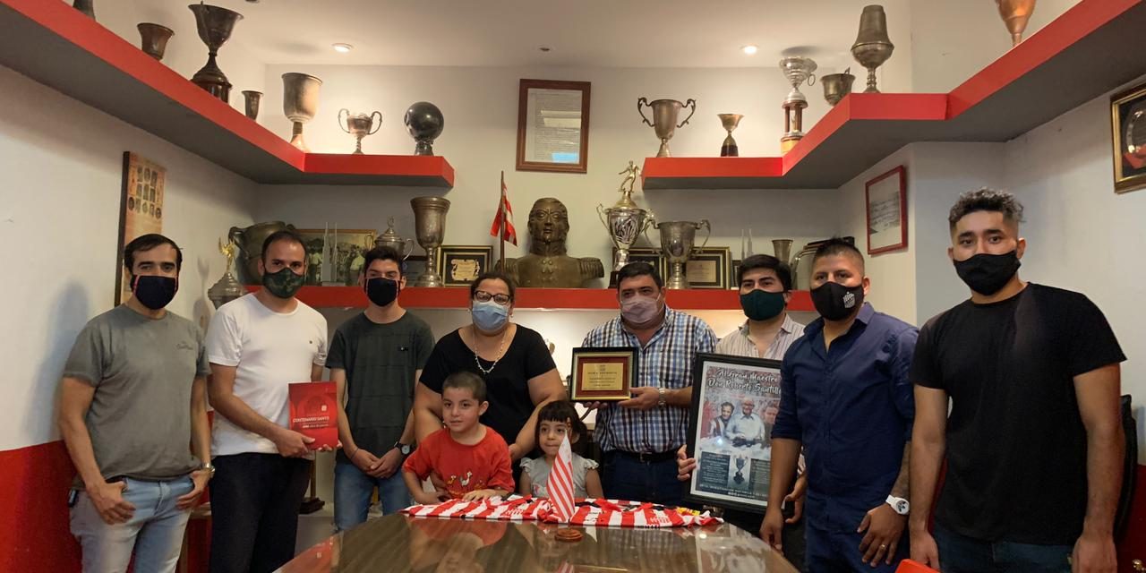Merecido homenaje a Roberto Santillán